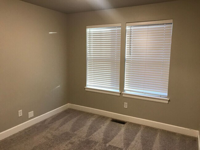 Building Photo - Newer Construction with High End Finishes