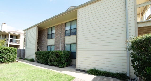 Building Photo - 1881 Bering Dr