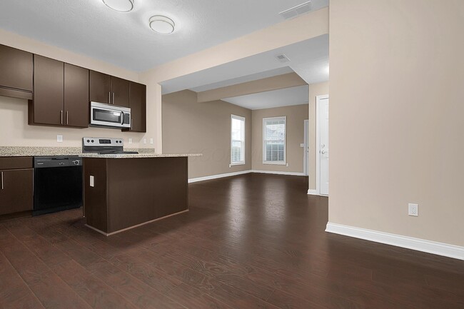 Building Photo - 5527 Albany Terrace Way