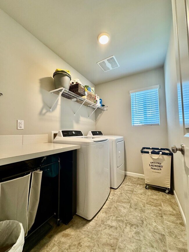 Building Photo - 4 Bedroom Home in Family friendly Cul-de-sac in Maple Valley