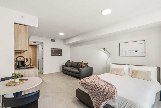 Building Photo - 121 NE 5th St