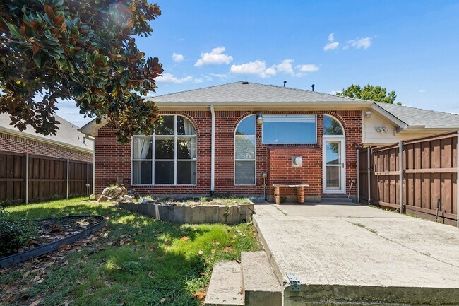Building Photo - 3313 Heatherbrook Dr