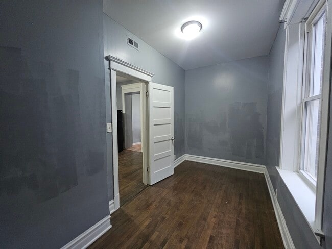 Building Photo - 2532 S Albany Ave