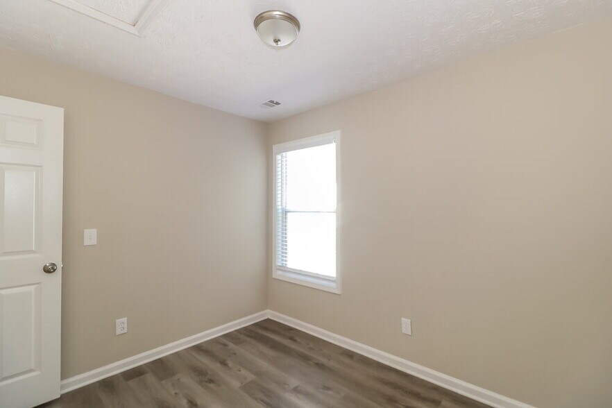 Building Photo - 615 Chantress Ct