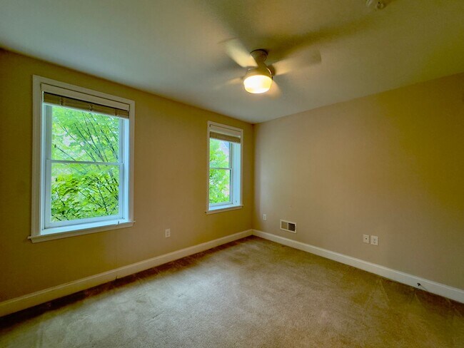 Building Photo - Charming 3 Bedroom/3 Bathroom Townhome in Middle East Neighborhood, Baltimore!