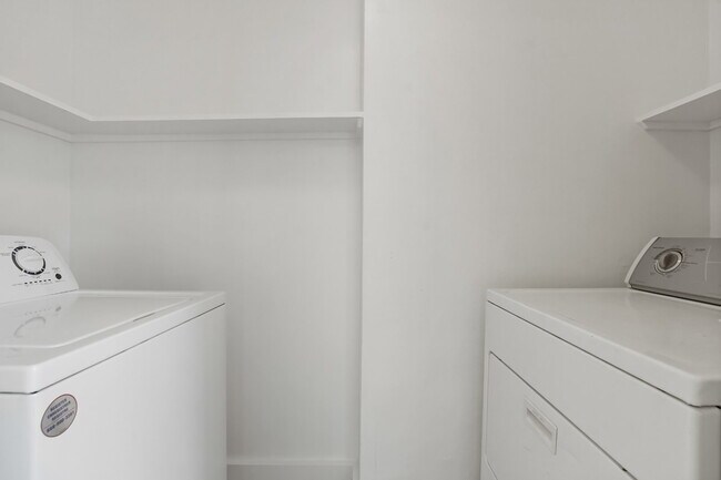 Building Photo - Historic 3 bedroom townhome with recent upgrades.