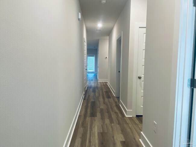 Building Photo - 9896 Starling Dr