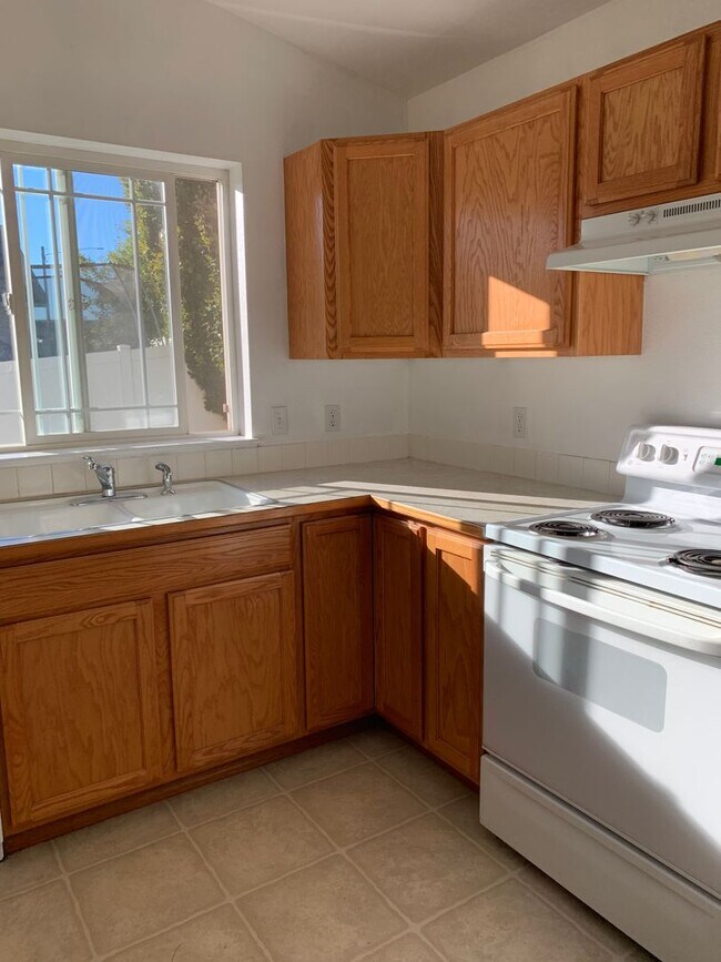 Building Photo - Charming Single-Level Rancher – 2 Bed, 2 Bath