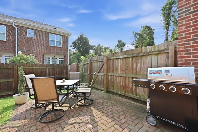 Building Photo - Fully Furnished Option Available | Modern End-Unit Townhome | Prime Raleigh Location