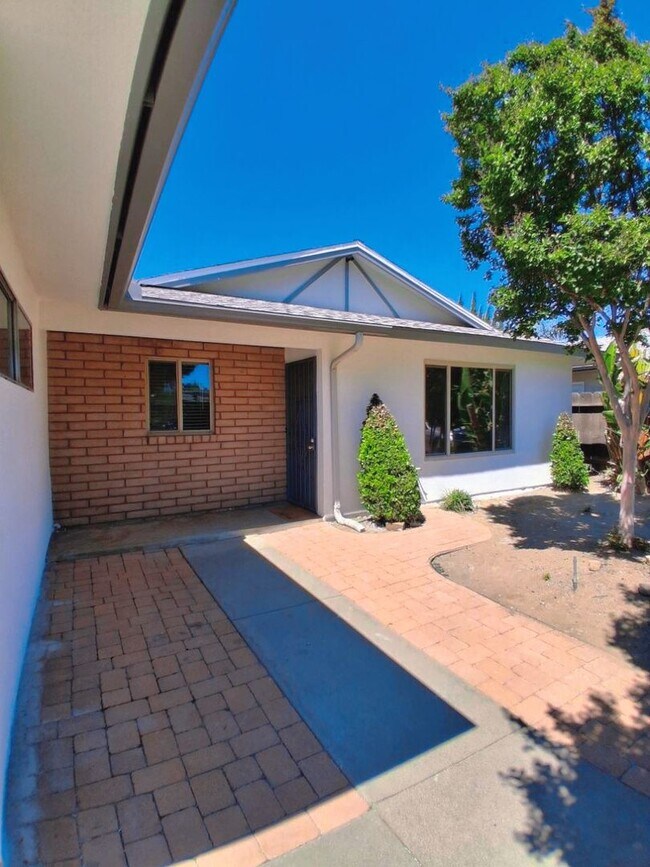 Building Photo - Updated Single-Story 3BR Home with Spacious Living Areas & Convenient Location!