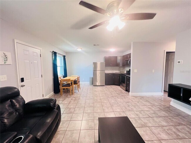 Building Photo - 5202 Laurel Pl