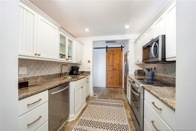 Building Photo - 62 S Sewalls Point Rd