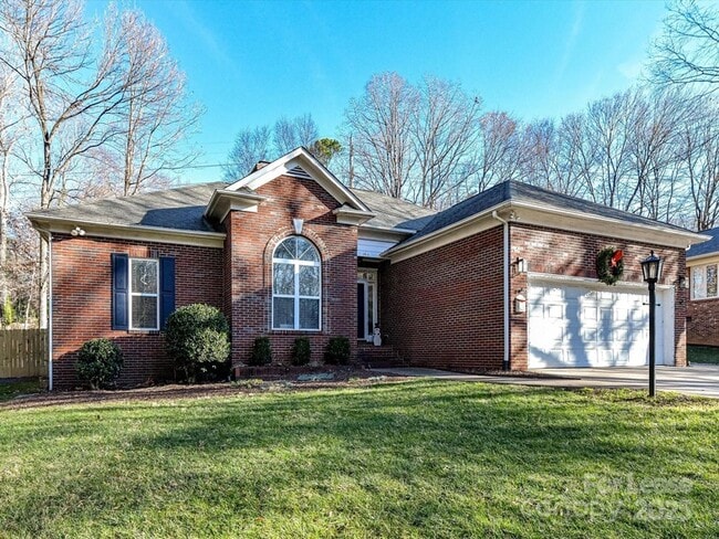 Building Photo - 6915 Pleasant Dr