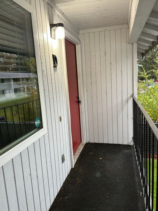 Building Photo - (858) Fox Fire - 2 Bedroom / 1 Bathroom