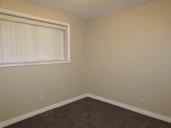 Building Photo - 465 Pamela Way
