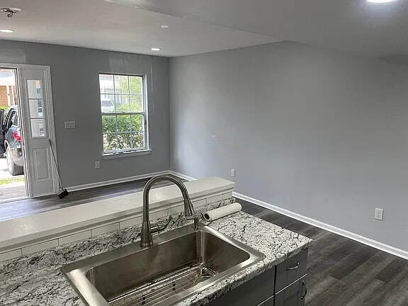 Building Photo - 23 Delavan Ct