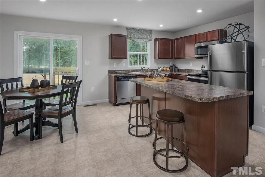 Building Photo - Room in Single Family Home on Bent Willow Dr