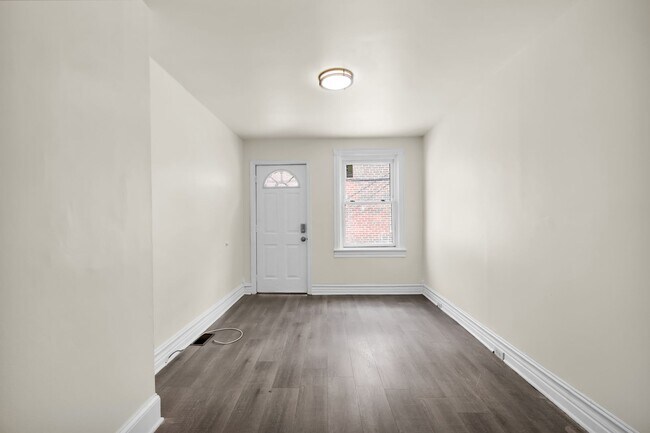 Building Photo - 210 1/2 Peach Street