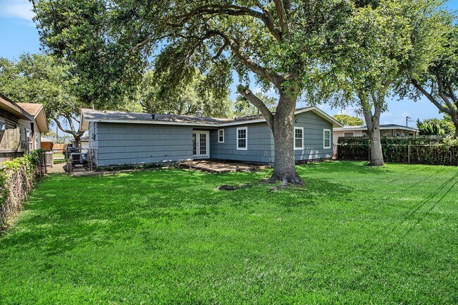 Building Photo - 6709 Fairway Dr