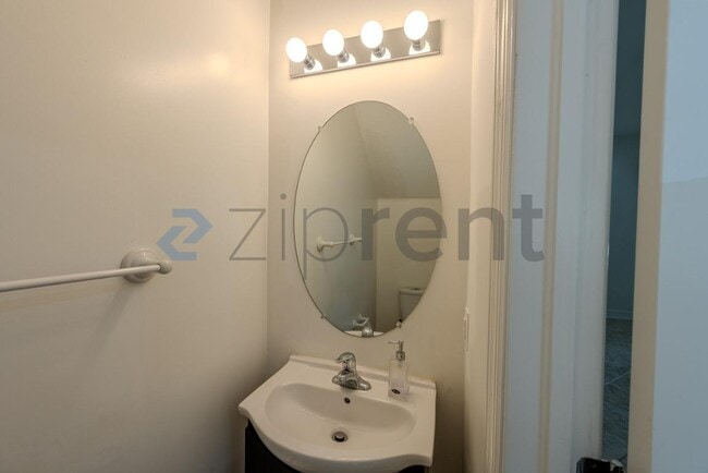 Building Photo - 708 SW 147th Ave