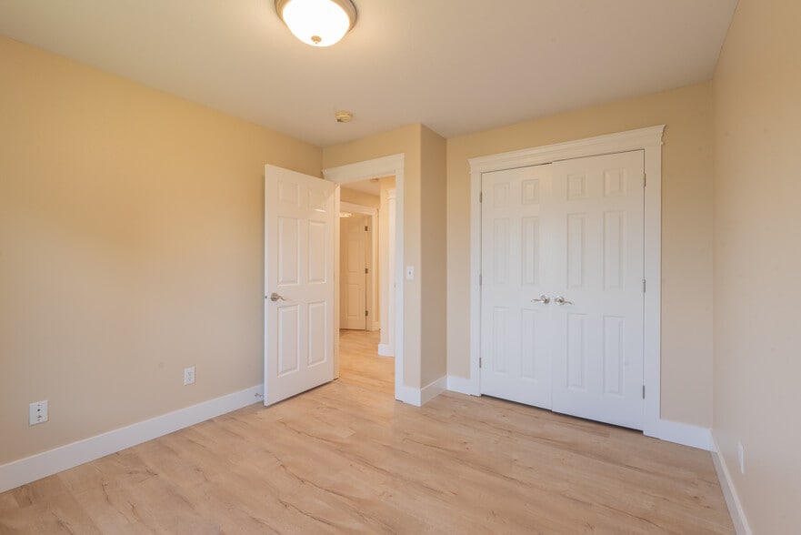 Building Photo - 1035 Road Runner St.