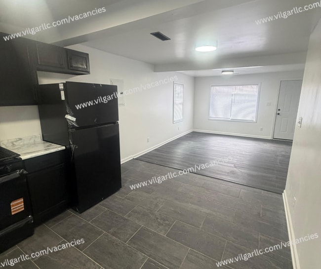 Building Photo - Hot Offer: $1200 Rent for Your First 6 Months!