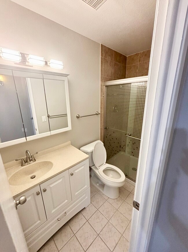 Building Photo - 9014 E Lehigh Ave