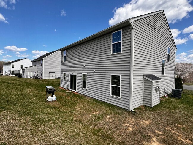 Building Photo - 145 Holly Hill Dr