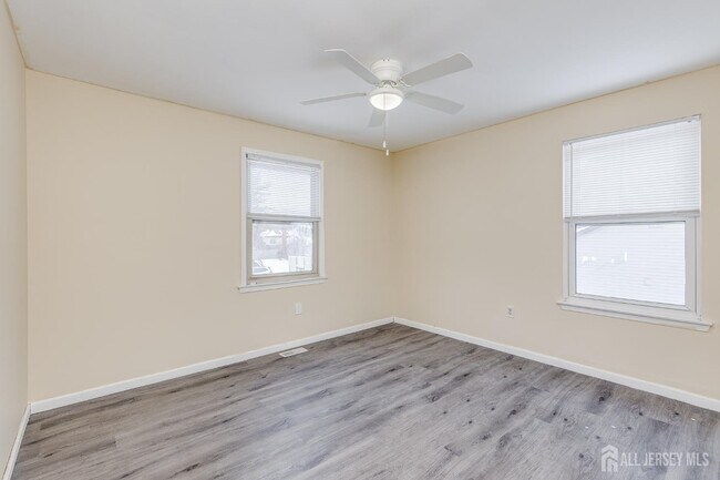Building Photo - 45 Stratford Ln