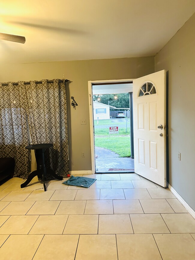 Building Photo - 650 W Tropicana Ct