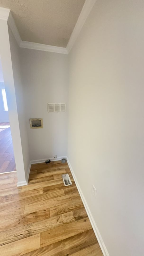 Building Photo - Recently renovated 2bedroom 1 bath townhom...