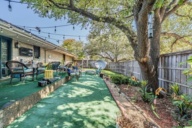 Building Photo - Coming Soon! Spacious 3 Bed, 2 Bath Duplex in the Heart of Overton West