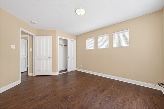 Building Photo - 65 Scarlet Woods Ct