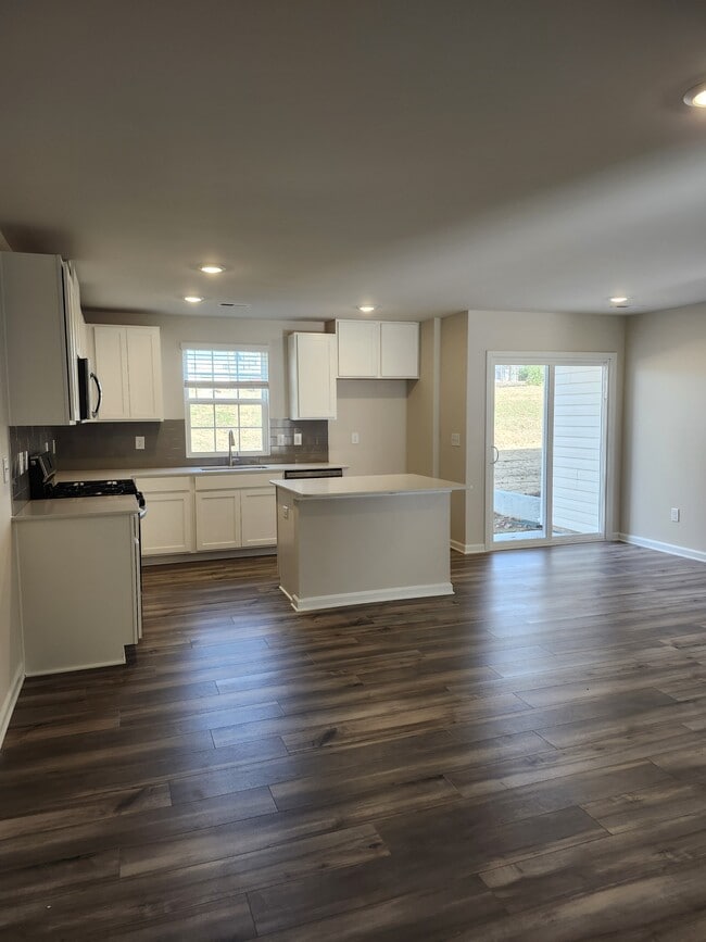 Building Photo - 818 Powder Br Dr