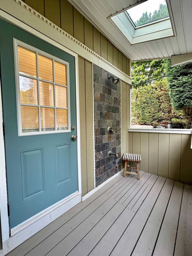 Building Photo - 2 Clifton Ave