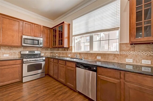 Building Photo - 3216 Clearview Cir