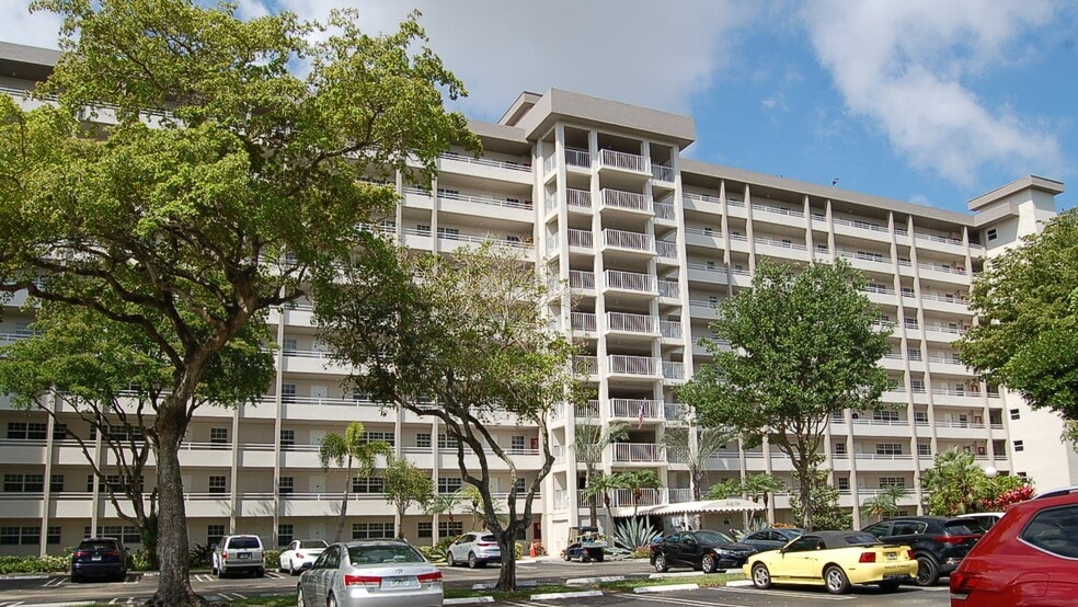 Primary Photo - 575 Oaks Ln