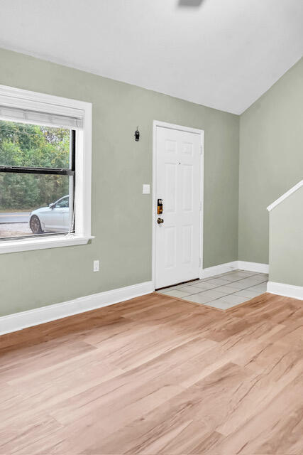 Building Photo - 310 Cedar Ave N