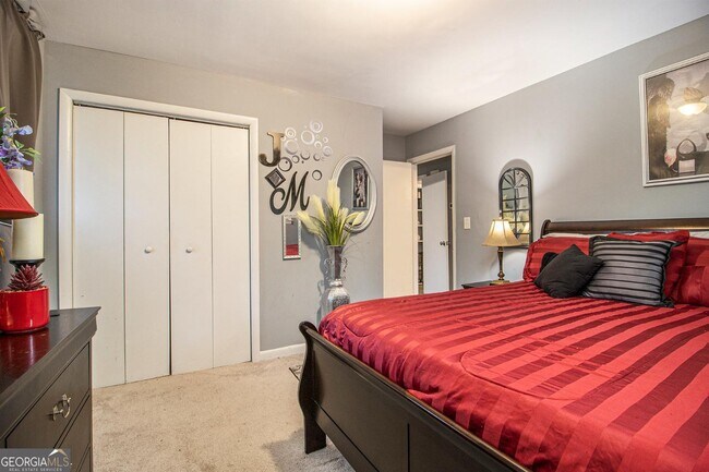 Building Photo - 127 Ruzelle Dr SE