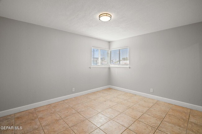 Building Photo - 317 Olivia Cir