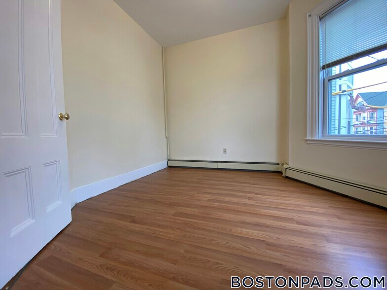 Building Photo - 103 Calumet St