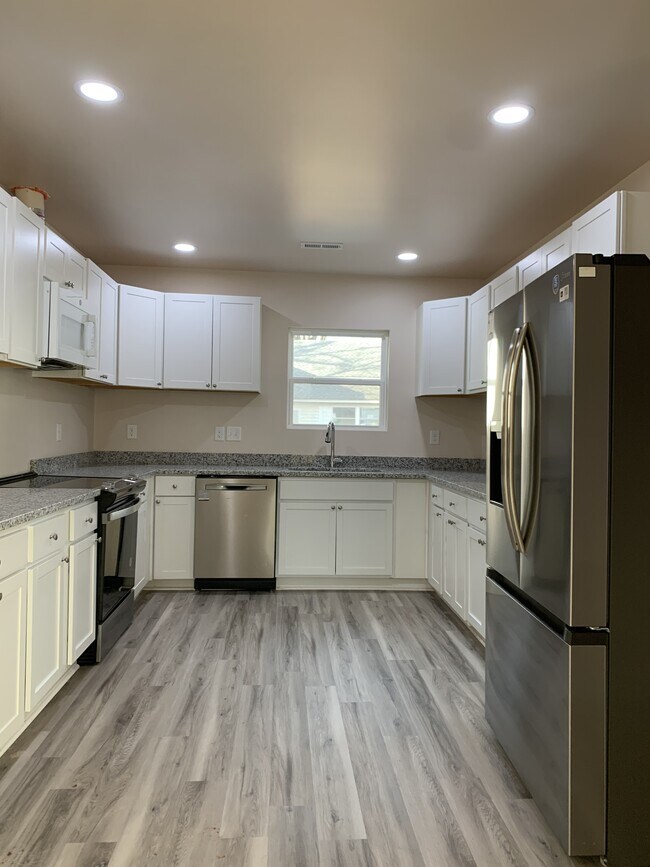 Building Photo - 1020 Concord Ave