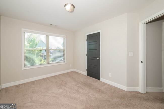 Building Photo - 707 Overlook Gln Dr