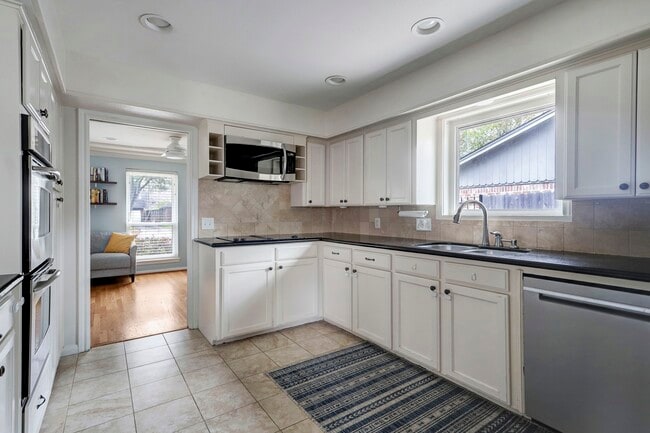 Building Photo - 12318 Woodthorpe Ln