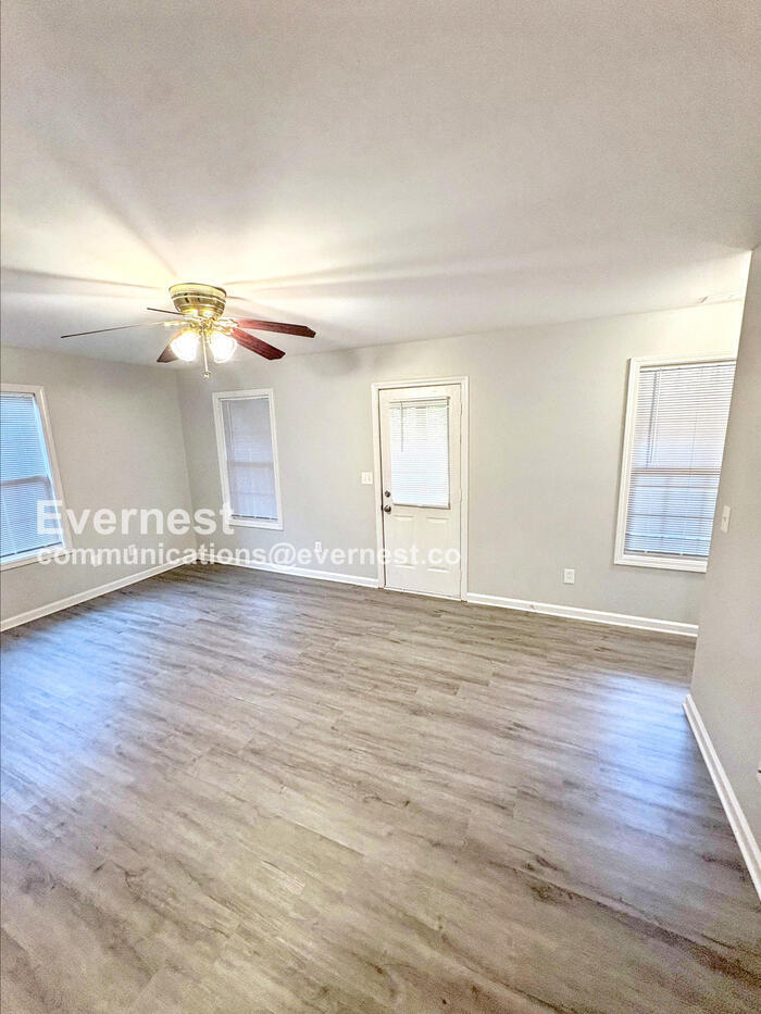 Building Photo - 581 Cedar Ave NW