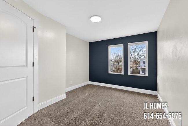 Building Photo - 512 Larcomb Ave