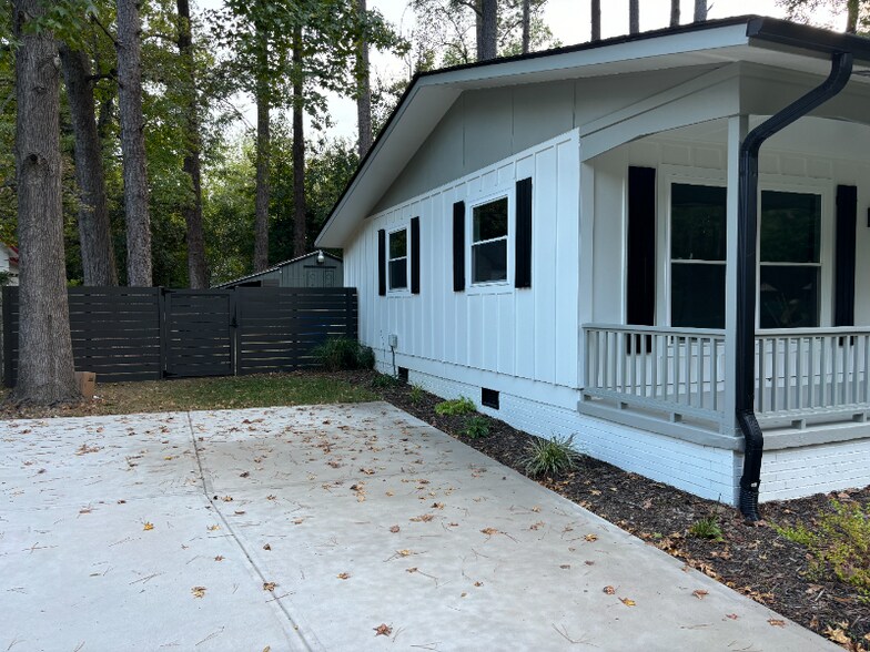 Building Photo - 1205 Crabtree Blvd