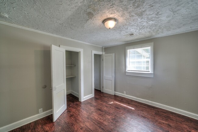 Building Photo - 620 N Moran St