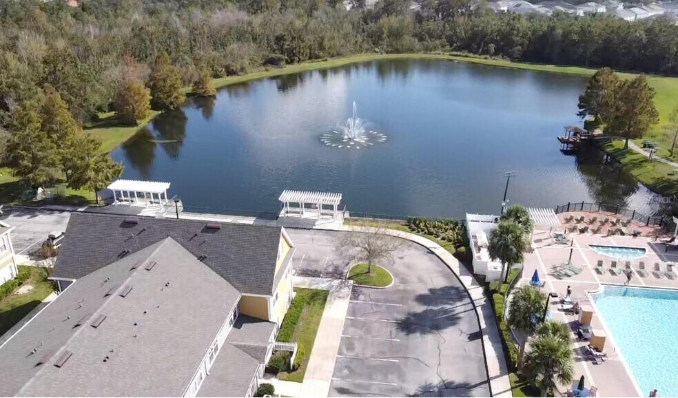 Building Photo - 4561 Yellowgold Rd E