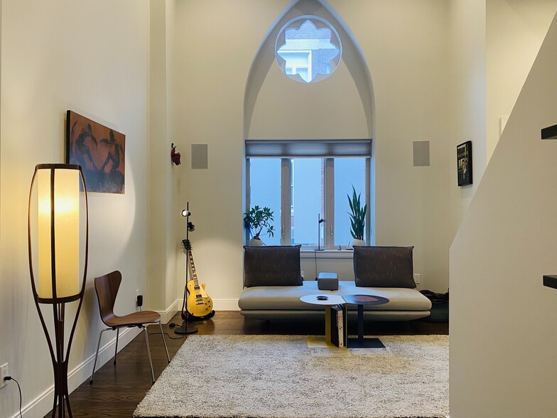Master bedroom with church window - 225 Dorchester St